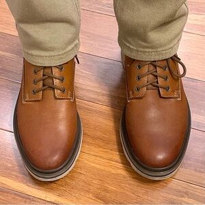 Clarks Men's Tan Leather Chukka boots